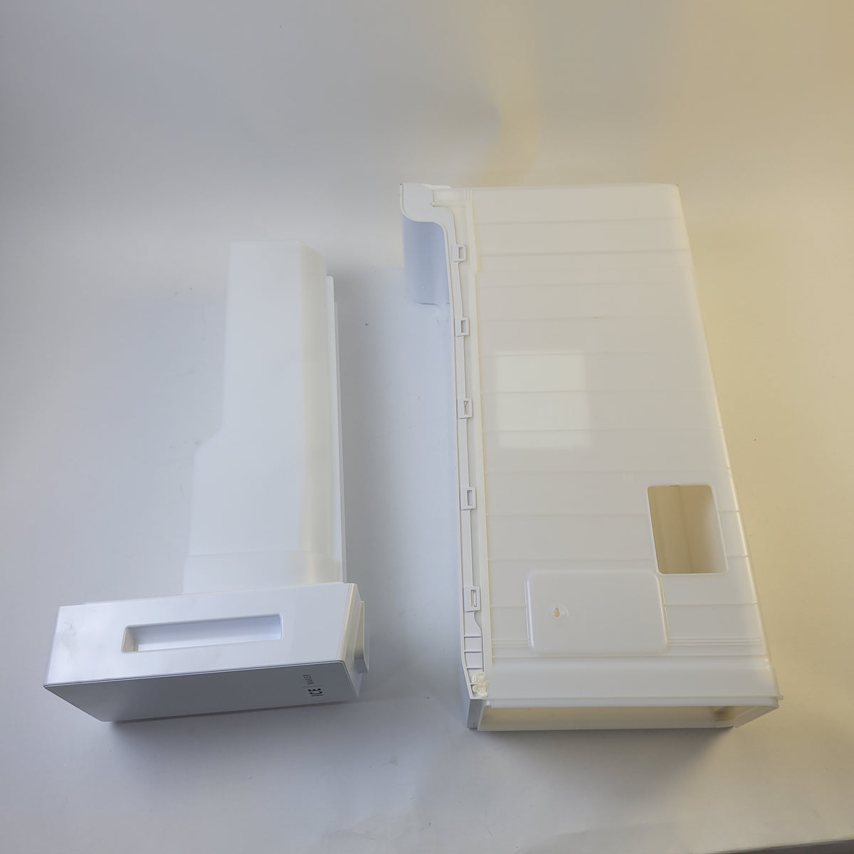 Electrolux Refrigerator & Freezer Ice Bins / Ice Containers 5304538927