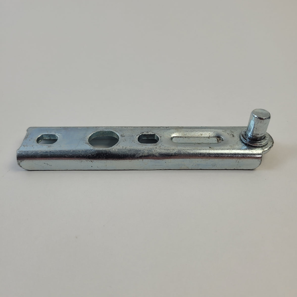 Magic Chef Refrigerator & Freezer Hinges 312031100008