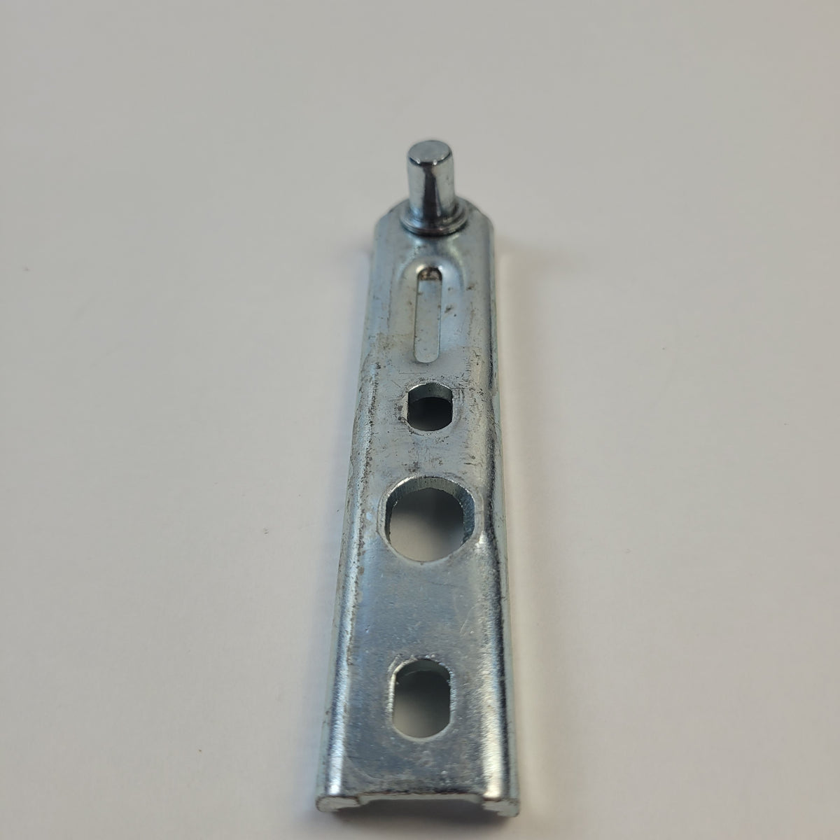 Magic Chef Refrigerator & Freezer Hinges 312031100008