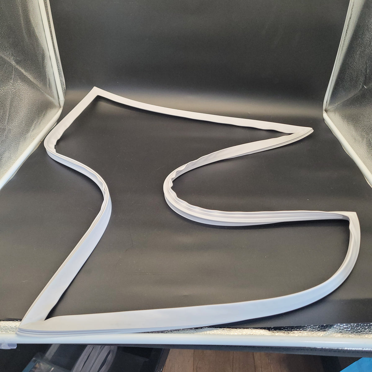 Electrolux Refrigerator & Freezer Door Gaskets 811988584