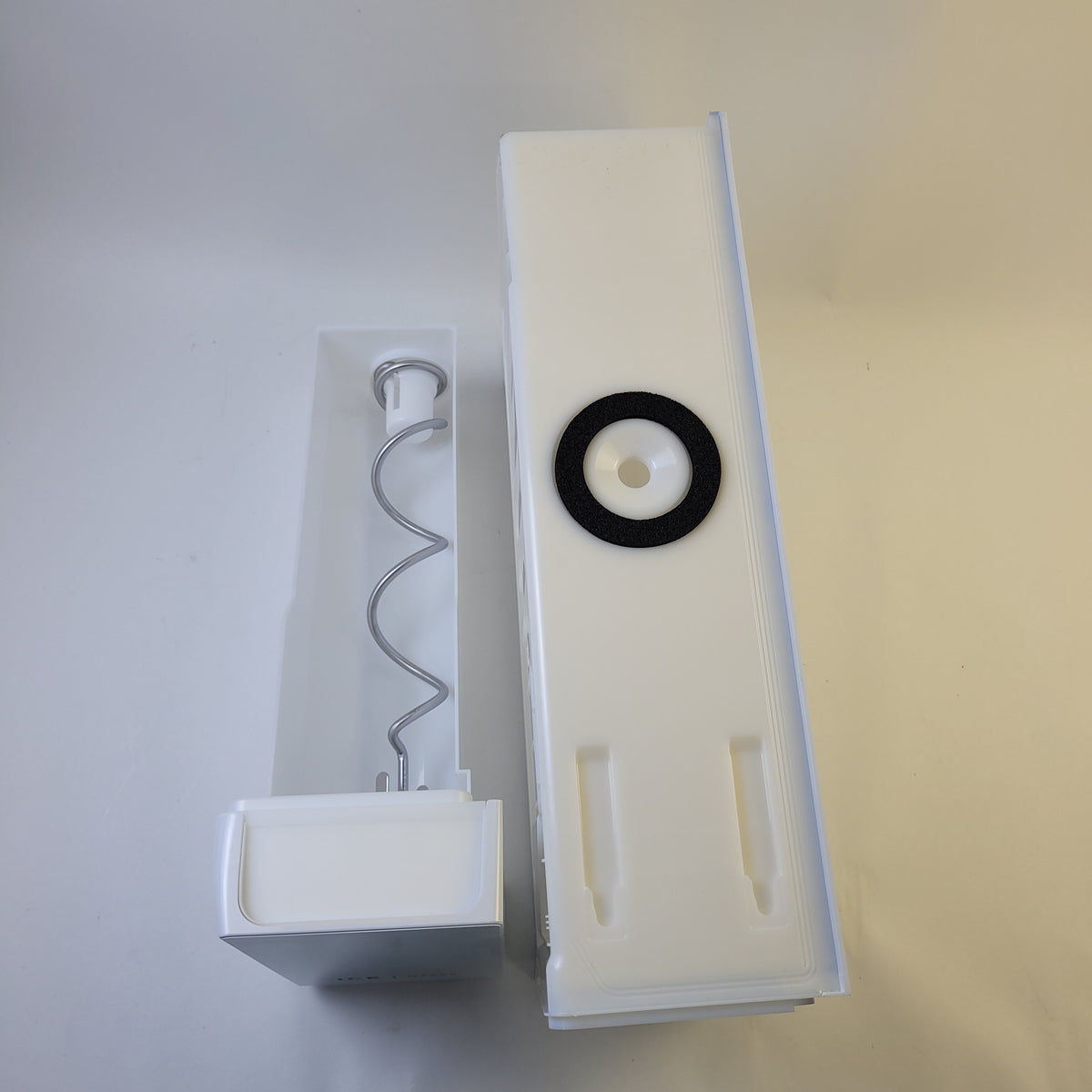 Electrolux Refrigerator & Freezer Ice Bins / Ice Containers  5304538927