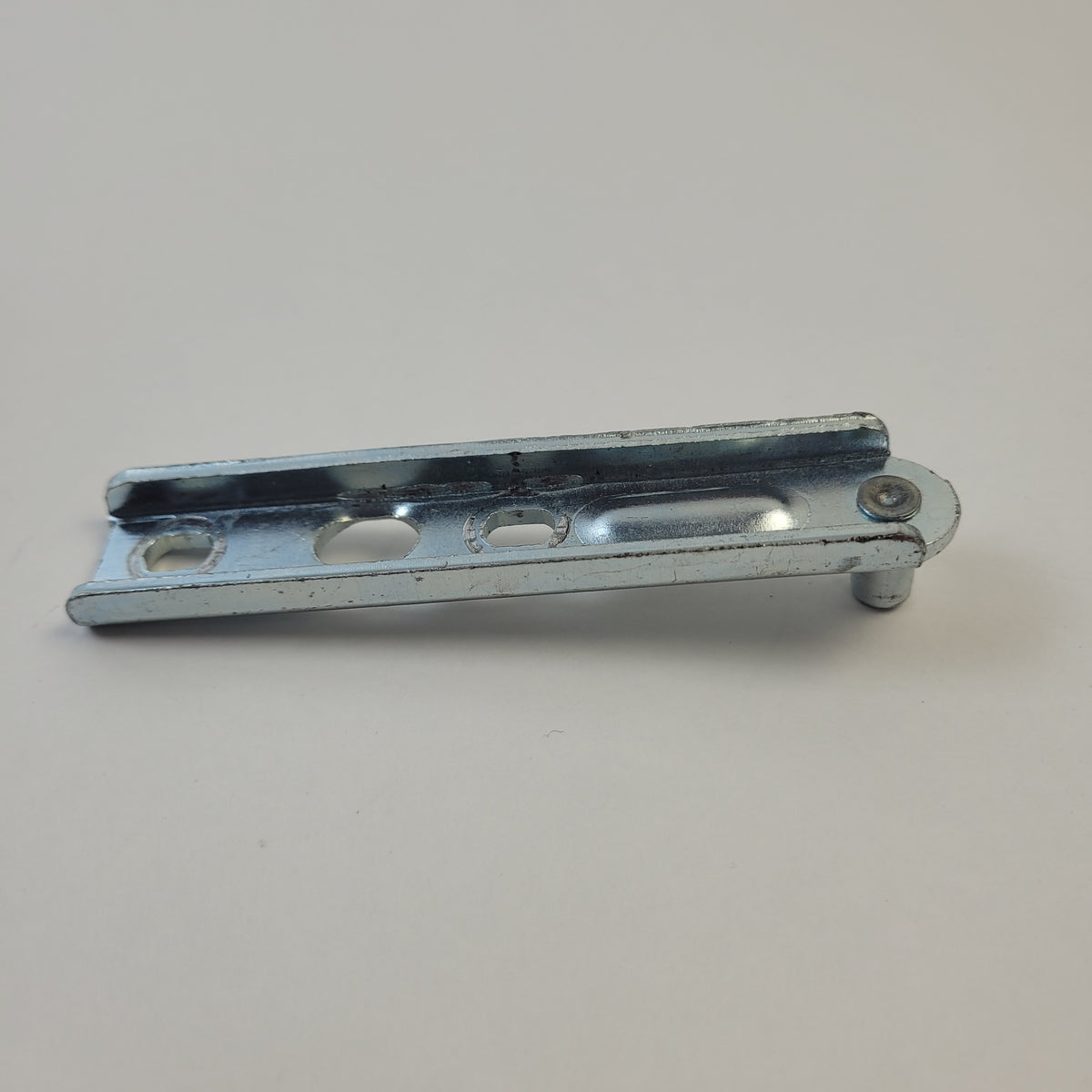 Magic Chef Refrigerator & Freezer Hinges 312031100008